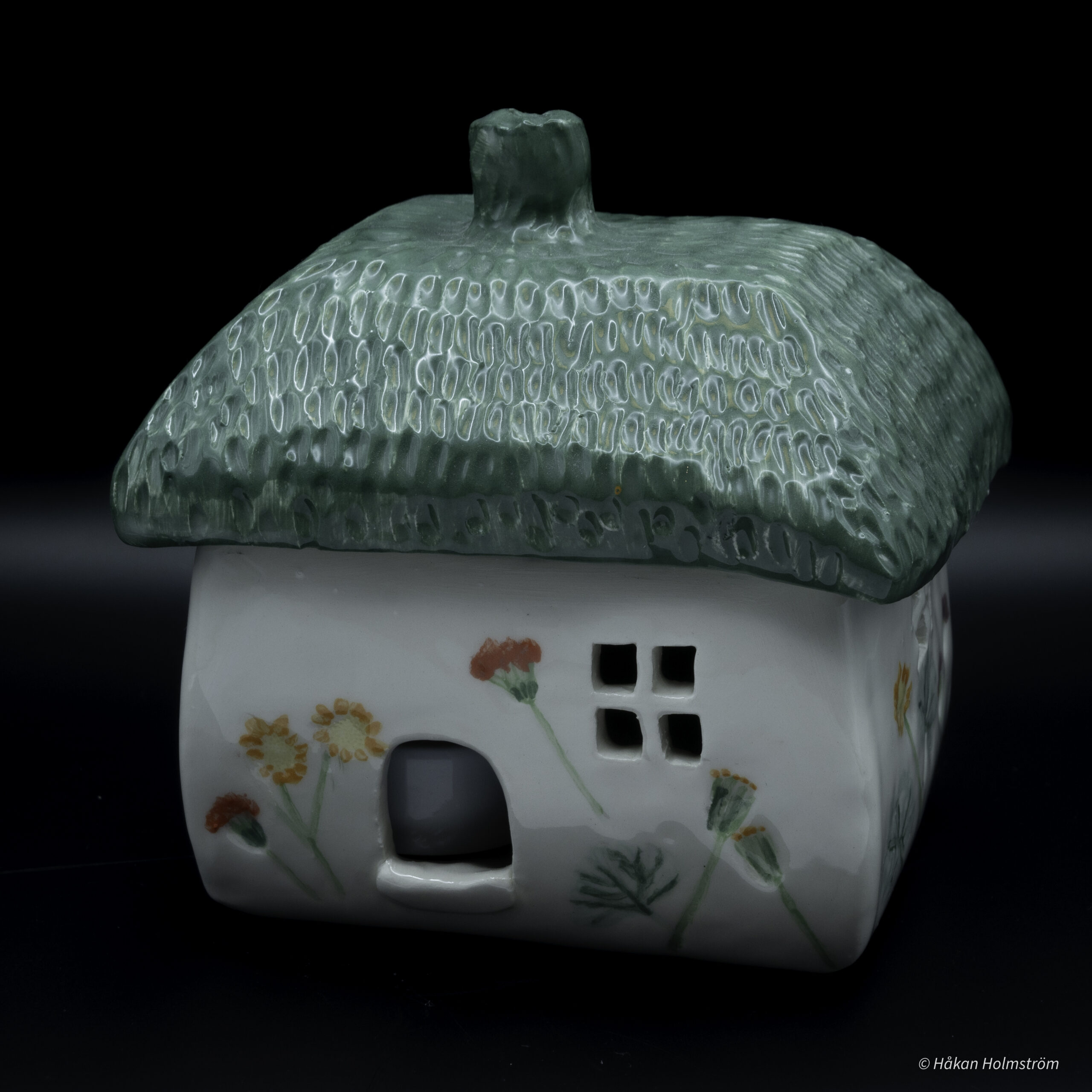 Hus med grönt tak för rökelse